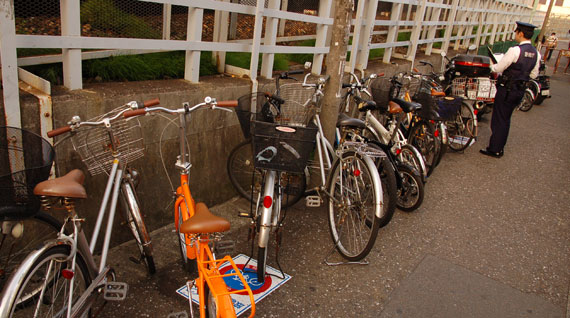 Polisen är noga med att kolla parkerade cyklar